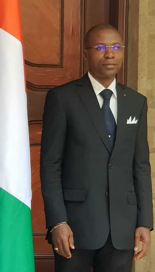 EXCMO. SR. LY DJEROU ROBERT     EMBAJADOR EXTRAORDINARIO Y PLENIPOTENCIARIO  DE LA REPÚBLICA DE CÔTE D’IVOIRE EN MÉXICO.